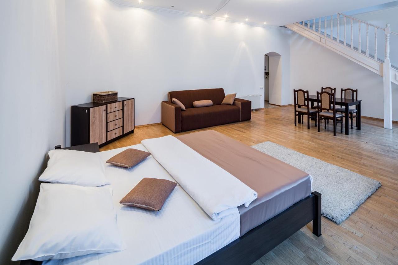 Romari Два Поверхи Appartement Lviv Buitenkant foto