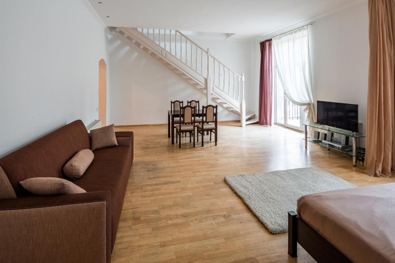 Romari Два Поверхи Appartement Lviv Buitenkant foto