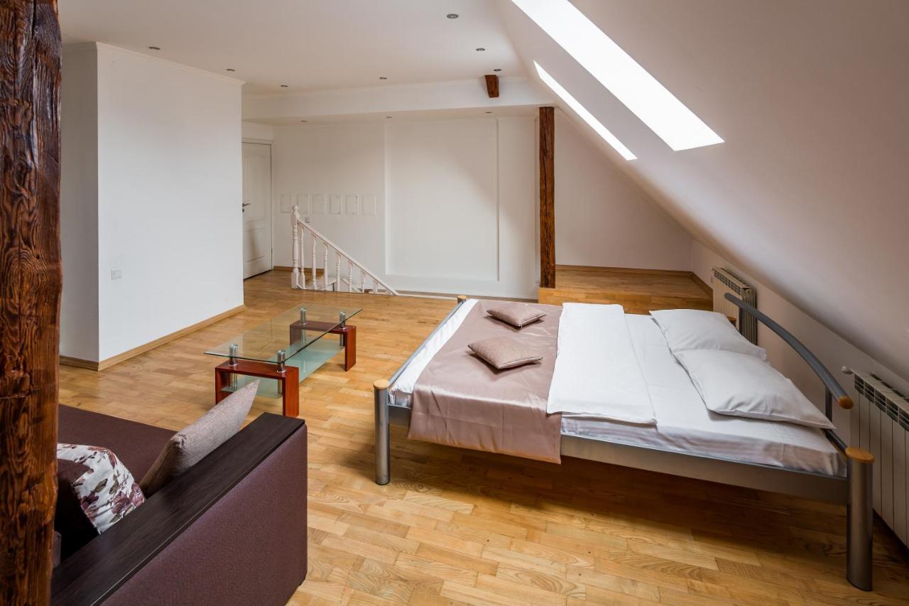 Romari Два Поверхи Appartement Lviv Buitenkant foto