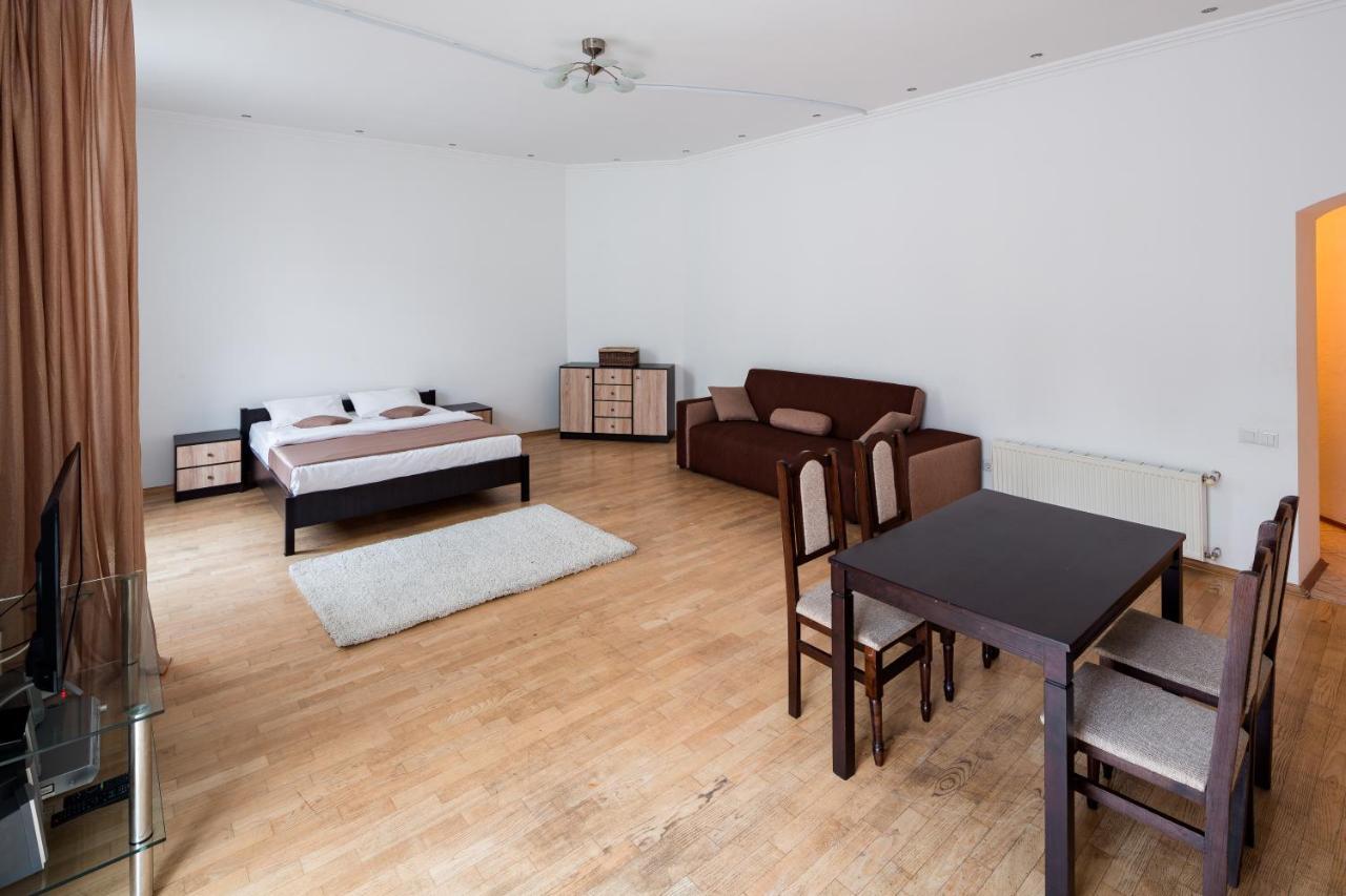 Romari Два Поверхи Appartement Lviv Buitenkant foto